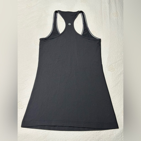 Lululemon: Sleeveless Women's Top - Picture 2 of 5